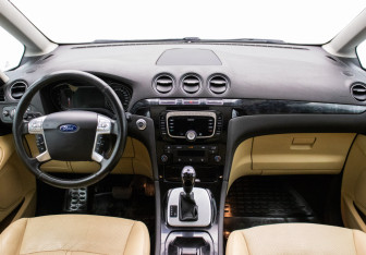 Подержанный автомобиль Ford Galaxy 2011 года (12 фото)