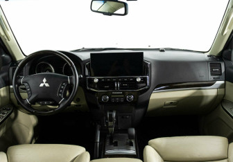 Подержанный автомобиль Mitsubishi Pajero 2020 года (6 фото)