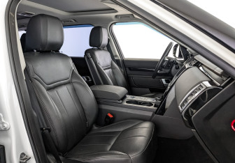 Подержанный автомобиль Land Rover Discovery 2018 года (24 фото)