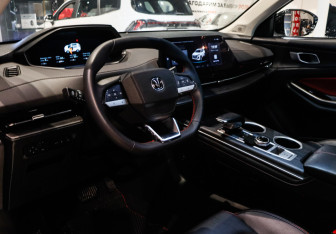 Подержанный автомобиль Changan UNI-S 2024 года (22 фото)