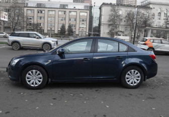 Подержанный автомобиль Chevrolet Cruze Sedan 2011 года (8 фото)