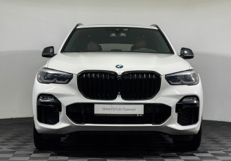 Подержанный автомобиль BMW X5 2019 года (3 фото)