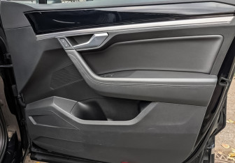 Подержанный автомобиль Volkswagen Touareg 2020 года (25 фото)