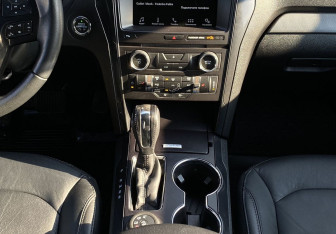 Подержанный автомобиль Ford Explorer 2018 года (13 фото)