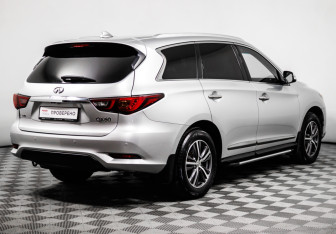 Подержанный автомобиль Infiniti QX60 2019 года (5 фото)