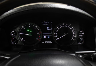 Подержанный автомобиль Toyota Land Cruiser Suv 2016 года (13 фото)