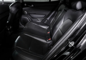 Подержанный автомобиль Kia Stinger 2020 года (10 фото)