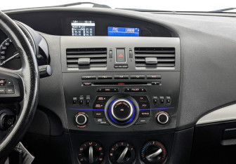 Подержанный автомобиль Mazda 3 Hatchback 2012 года (15 фото)