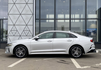 Подержанный автомобиль Kia K5 2021 года (8 фото)
