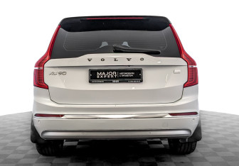Подержанный автомобиль Volvo XC90 2021 года (6 фото)