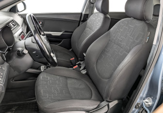 Подержанный автомобиль Kia Rio Hatchback 2015 года (20 фото)