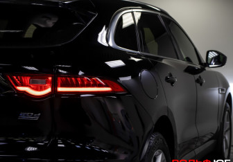 Подержанный автомобиль Jaguar F-Pace 2017 года (26 фото)