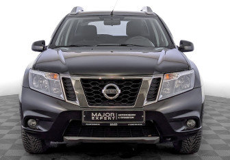 Подержанный автомобиль Nissan Terrano 2019 года (2 фото)