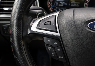 Подержанный автомобиль Ford Mondeo Sedan 2016 года (17 фото)