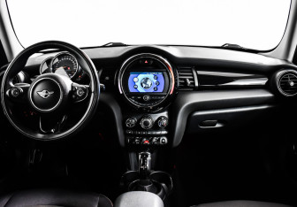 Подержанный автомобиль MINI Hatch 2019 года (11 фото)