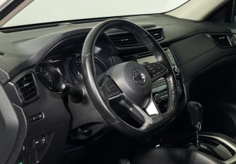 Подержанный автомобиль Nissan X-Trail 2018 года (13 фото)