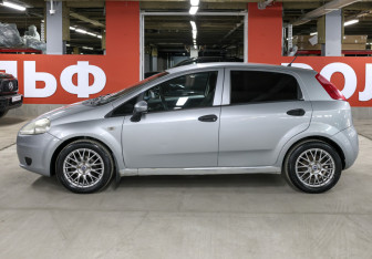 Подержанный автомобиль Fiat Punto Hatchback 2007 года (8 фото)