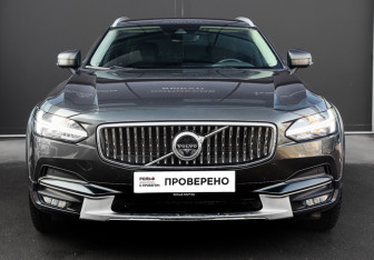 Подержанный автомобиль Volvo V90 Cross Country 2019 года (2 фото)