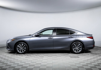 Подержанный автомобиль Lexus ES 2018 года (8 фото)