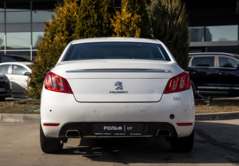 Подержанный автомобиль Peugeot 508 Sedan 2012 года (6 фото)