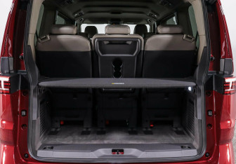 Подержанный автомобиль Volkswagen Multivan 2022 года (23 фото)