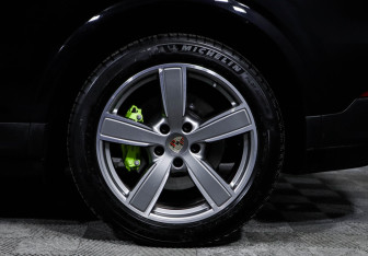 Подержанный автомобиль Porsche Cayenne 2019 года (15 фото)