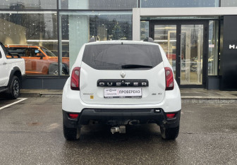 Подержанный автомобиль Renault Duster 2017 года (6 фото)