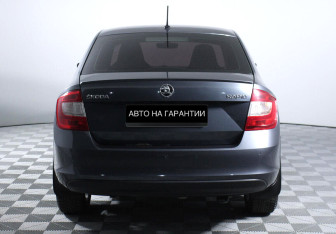 Подержанный автомобиль Skoda Rapid Liftback 2015 года (4 фото)