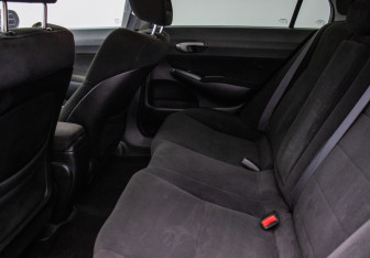 Подержанный автомобиль Honda Civic Sedan 2008 года (11 фото)