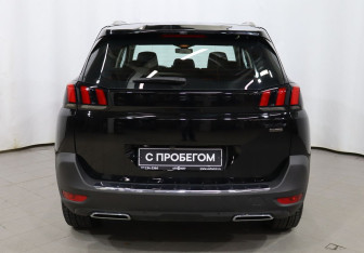 Подержанный автомобиль Peugeot 5008 Suv 2022 года (5 фото)