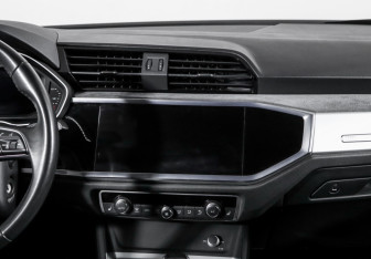 Подержанный автомобиль Audi Q3 2020 года (13 фото)