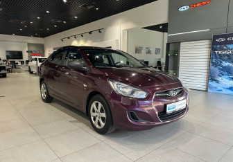 Подержанный автомобиль Hyundai Solaris Sedan 2012 года (3 фото)