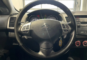 Подержанный автомобиль Citroen C-Crosser 2011 года (13 фото)