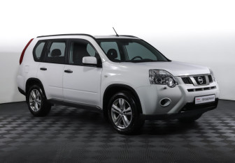 Подержанный автомобиль Nissan X-Trail 2013 года (3 фото)