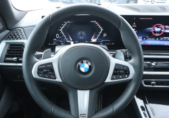 Подержанный автомобиль BMW X5 2025 года (15 фото)