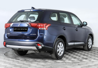 Подержанный автомобиль Mitsubishi Outlander 2017 года (3 фото)