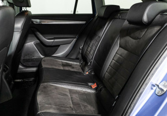 Подержанный автомобиль Skoda Octavia Wagon 2015 года (17 фото)