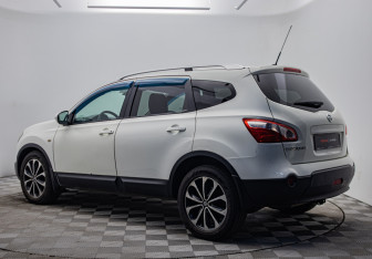 Подержанный автомобиль Nissan Qashqai+2 2012 года (3 фото)