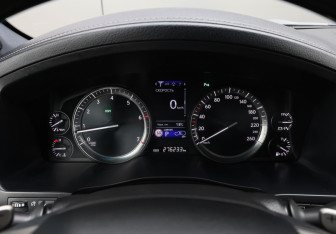 Подержанный автомобиль Lexus LX 2017 года (13 фото)