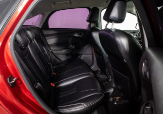 Подержанный автомобиль Ford Focus Sedan 2012 года (10 фото)