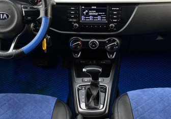 Подержанный автомобиль Kia Rio Sedan 2017 года (13 фото)