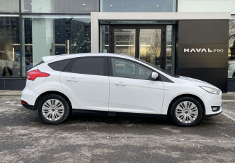 Подержанный автомобиль Ford Focus Hatchback 2016 года (4 фото)