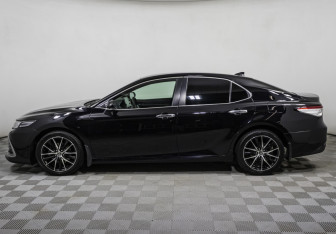 Подержанный автомобиль Toyota Camry Sedan 2021 года (8 фото)