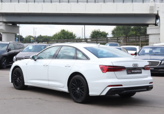 Подержанный автомобиль Audi A6 Sedan 2020 года (7 фото)