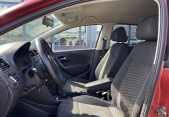 Подержанный автомобиль Volkswagen Polo Sedan 2012 года (16 фото)