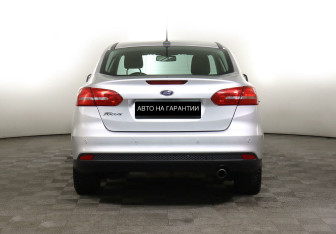 Подержанный автомобиль Ford Focus Sedan 2017 года (6 фото)