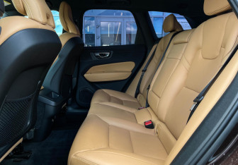 Подержанный автомобиль Volvo XC60 2019 года (10 фото)