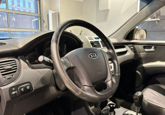 Подержанный автомобиль Kia Sportage 2008 года (10 фото)