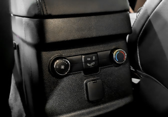 Подержанный автомобиль Ford Explorer 2016 года (27 фото)