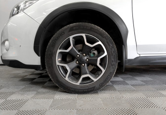 Подержанный автомобиль Subaru XV 2014 года (18 фото)